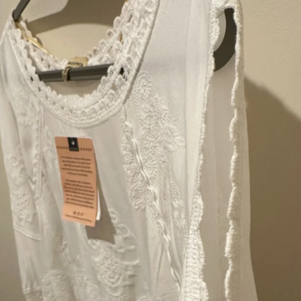 Democracy - NWT White Lace Embroidered Cold Shoulder Top with flare sleeves - Picture 4 of 6